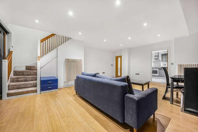 Hanover Avenue, London, E16, photo 2