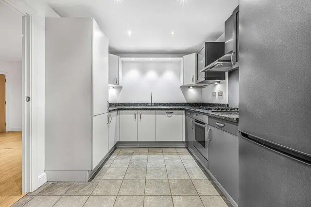 Hanover Avenue, London, E16, photo 3