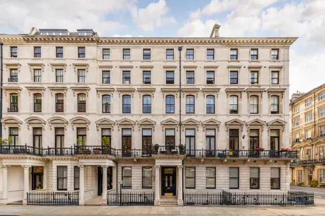Photo 2 — Ennismore Gardens, Knightsbridge, London