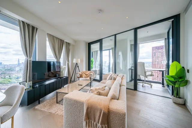 Nine Elms Lane London SW8, photo 1