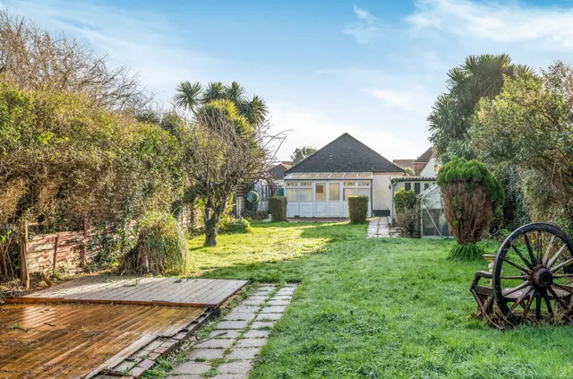 Garden Avenue, Bracklesham Bay, PO20, photo 1
