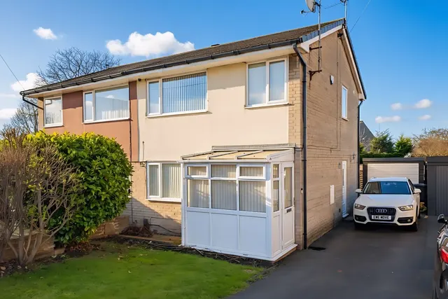Lilac Close, Clifton, HD6, photo 1