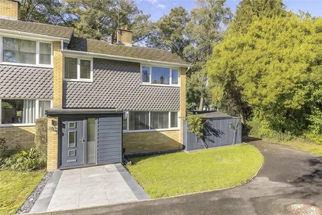 St. Georges Close, Highcliffe, BH23, photo 1