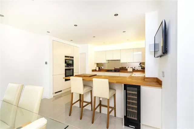 St. Georges Close, Highcliffe, BH23, photo 2