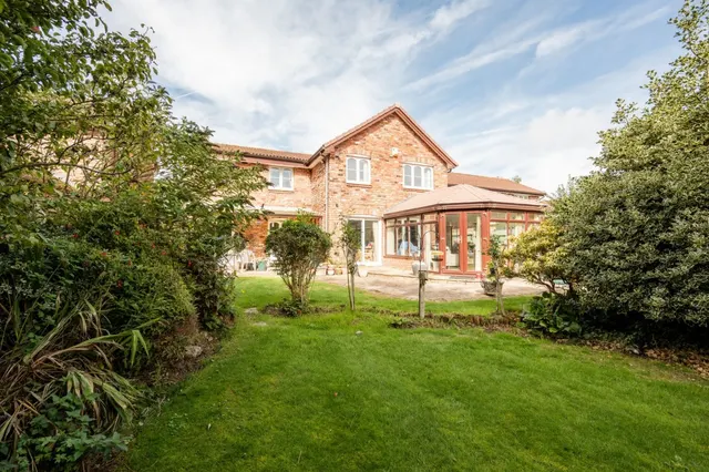 York Close, Formby, L37, photo 2