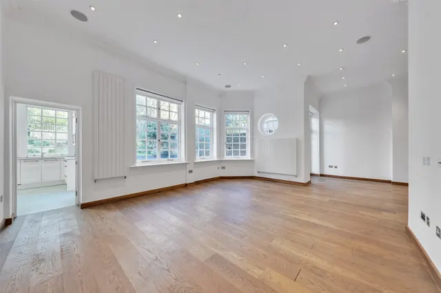 Bracknell Gardens, London, NW3, photo 1