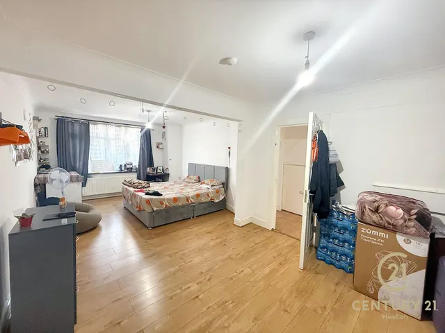 Burnham Gardens, Hounslow, TW4, photo 2