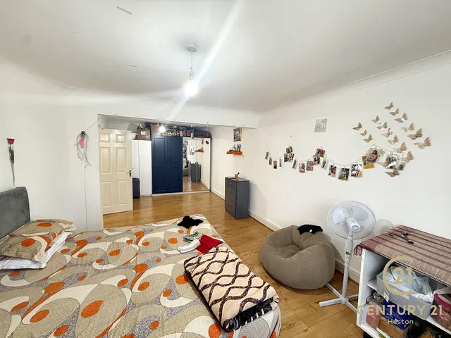 Burnham Gardens, Hounslow, TW4, photo 3