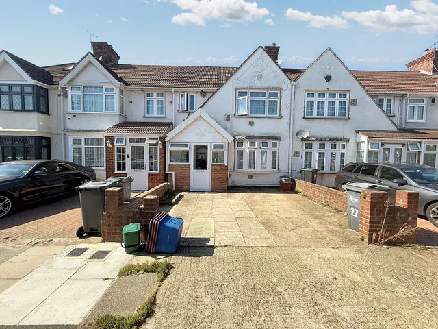 Burnham Gardens, Hounslow, TW4, photo 1