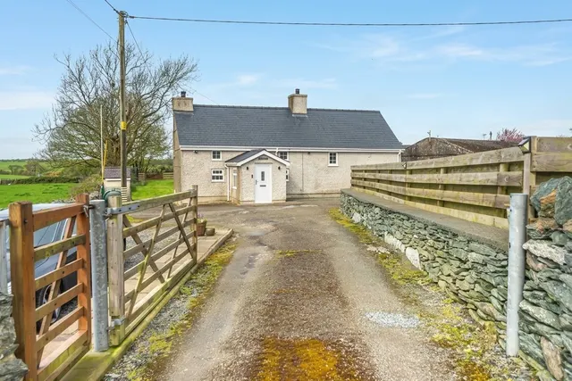 Llanfachraeth, Holyhead, photo 2