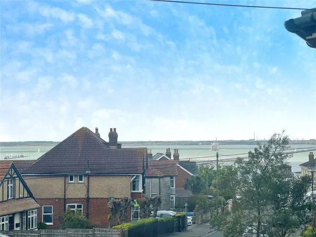 Cambridge Road, East Cowes, PO32, photo 3