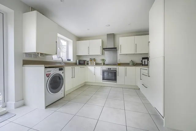 Sir Bernard Lovell Road, Malmesbury, SN16, photo 3