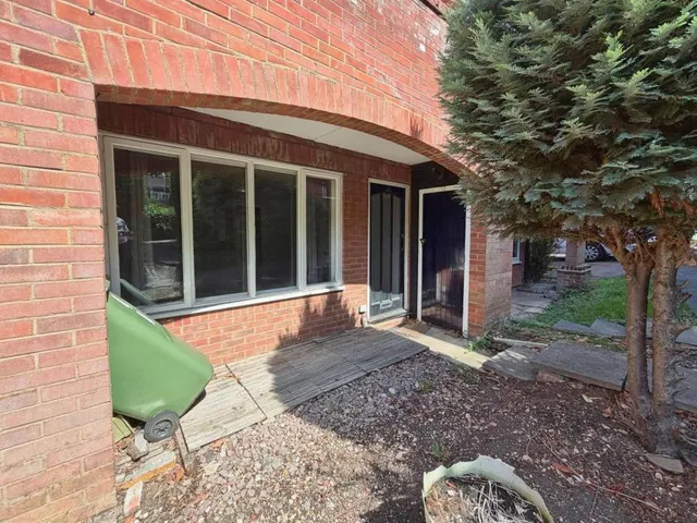 Ambleside Walk, Uxbridge, UB8, photo 1