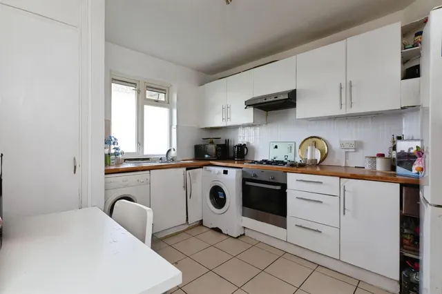 Photo 3 — Alfreds Gardens, Barking