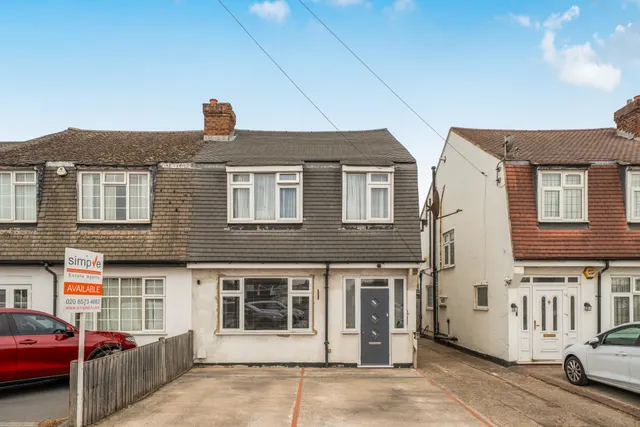 Oxford Gardens, Denham, UB9, photo 1
