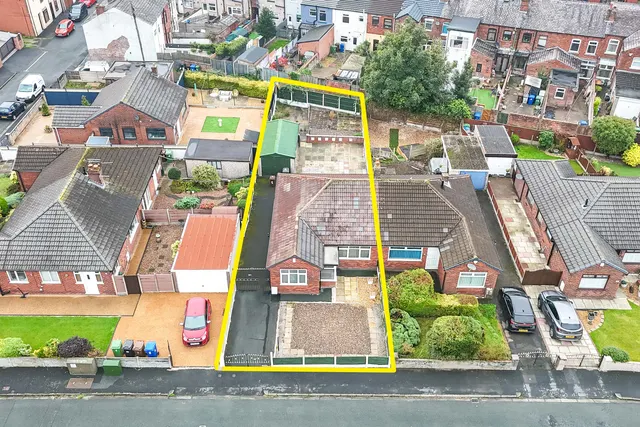 St. Andrews Crescent, Hindley, WN2, photo 2