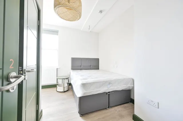 Room 2, Flat B, 152 Clapham High Street, London, photo 1