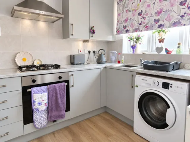 Petherbridge Close, Amesbury, SP4, photo 3