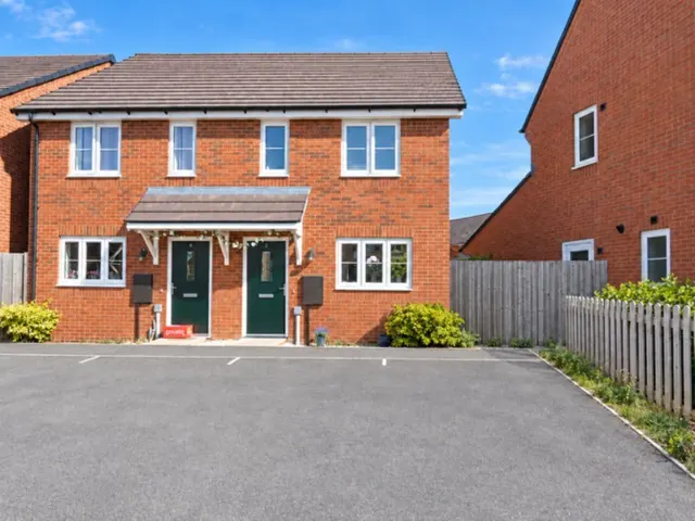 2 bedroom house, Petherbridge Close, Amesbury, SP4