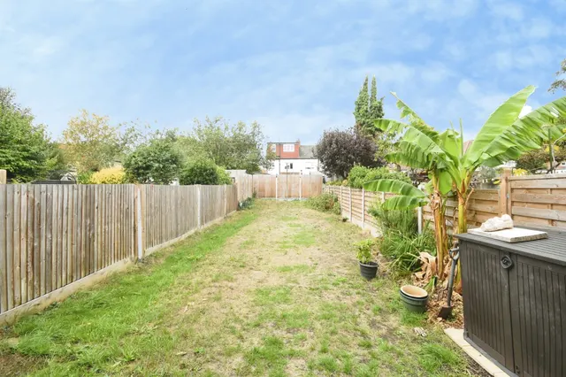 Brian Road, Romford, RM6, photo 2