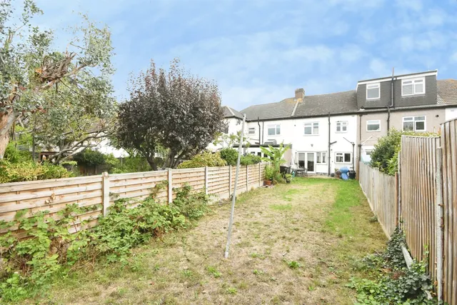 Brian Road, Romford, RM6, photo 3