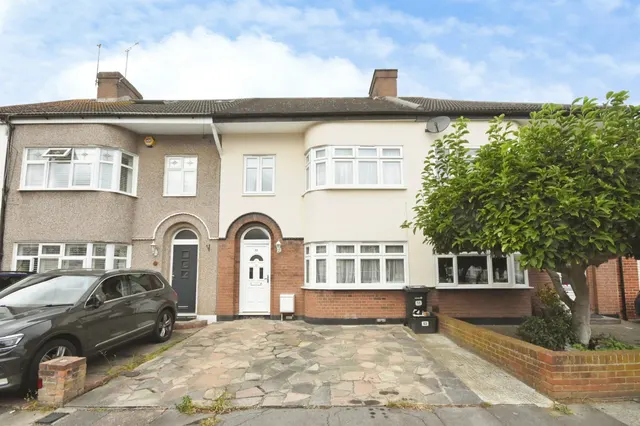 Brian Road, Romford, RM6, photo 1
