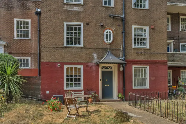 Photo 3 — Albion Avenue, Clapham, London, SW8