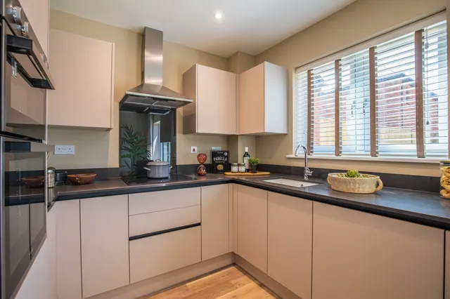 The Lower Acre, Horton Heath, SO50, photo 3