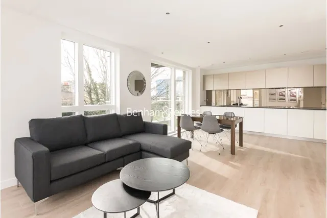 Heritage Place, Brentford, TW8, photo 2
