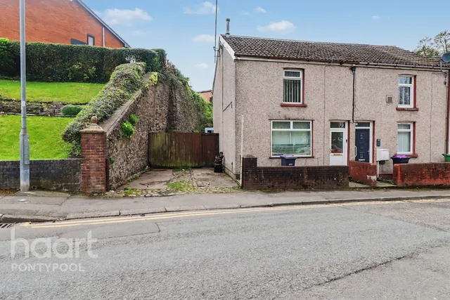 Merchants Hill, Pontypool, NP4, photo 1