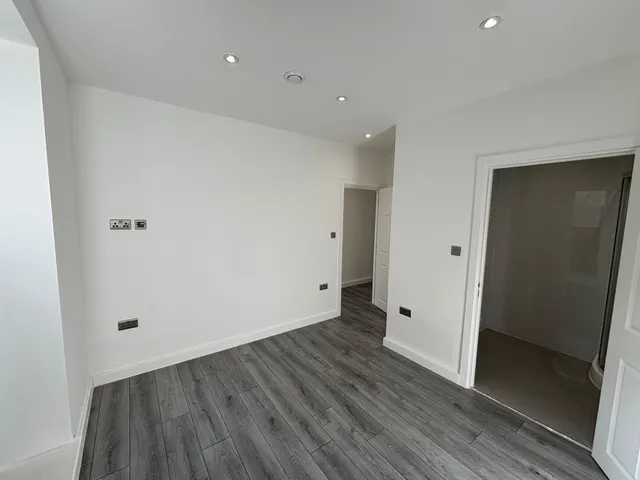 Woolwich Road, London, SE7, photo 3