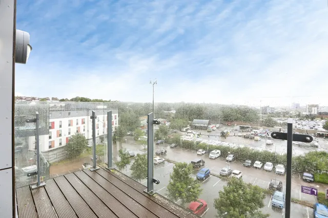 Photo 3 — Pegasus Way, Gillingham
