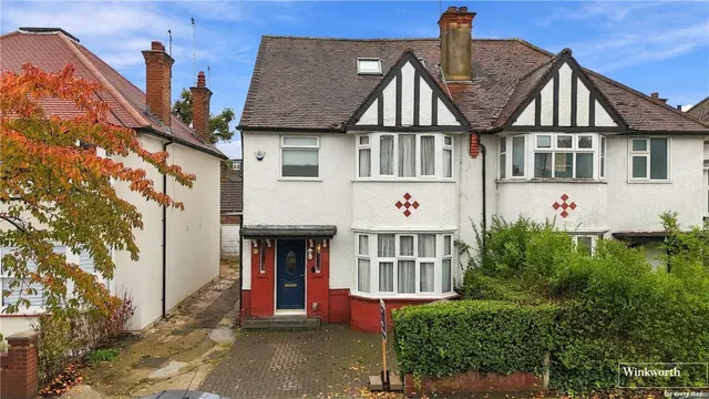 Fallow Court Avenue, Finchley, N12, photo 1