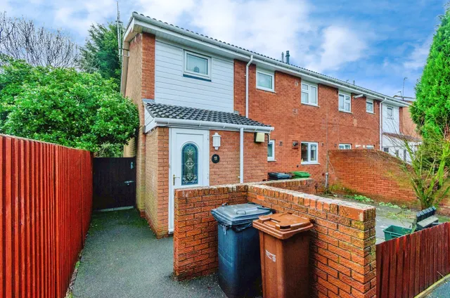 Photo 3 — Hambledon Close, Wolverhampton