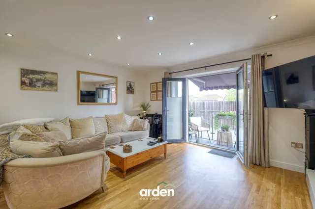 Brookes Close, Studley, B80, photo 3
