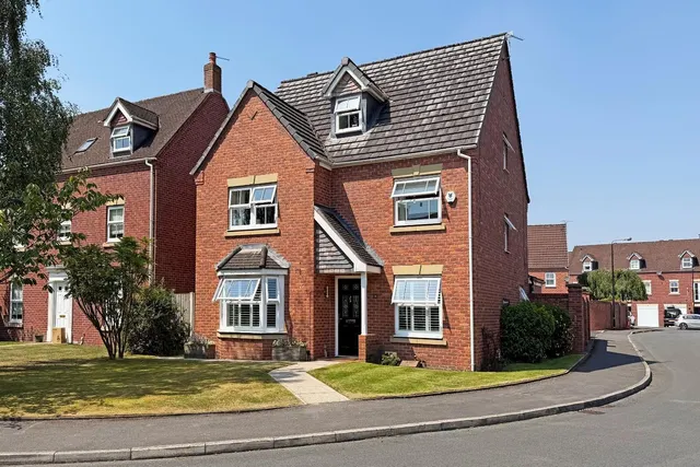 Maryport Drive, Timperley WA15 7NS, photo 1