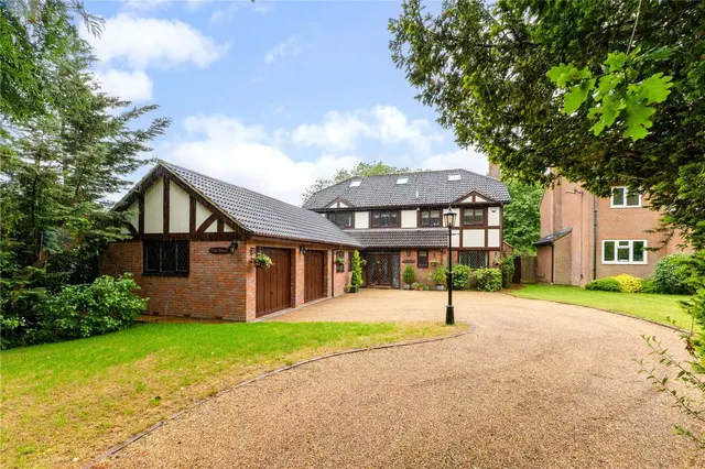 Gravel Path, Berkhamsted, Hertfordshire, HP4 2PJ, photo 1