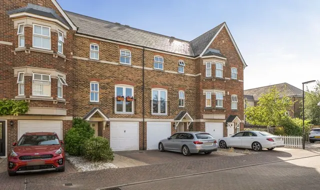 Cavendish Walk, Epsom, KT19, photo 1