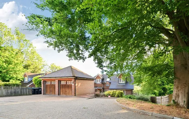 Highland Road, Purley CR8 2HS, photo 1