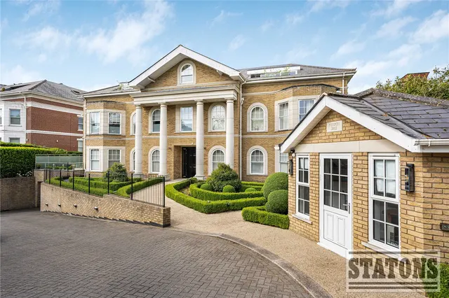 Cockfosters Road, Hadley Wood, EN4 0JS, photo 1