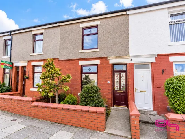 Laurel Avenue, Darwen, BB3, photo 1