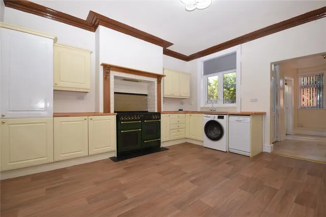 Cross Flatts Grove, Leeds, LS11, photo 2