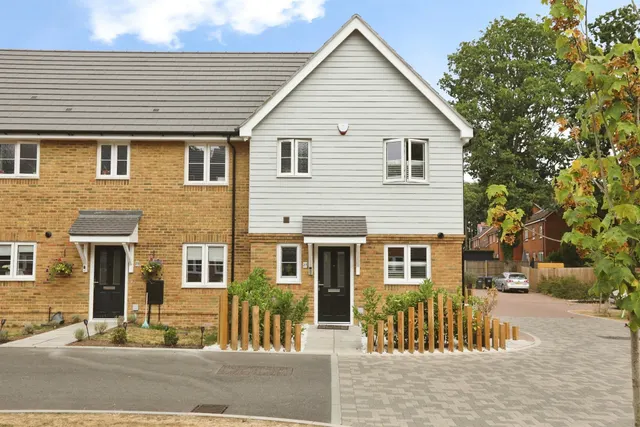 Sinden Heath, Felbridge, photo 1