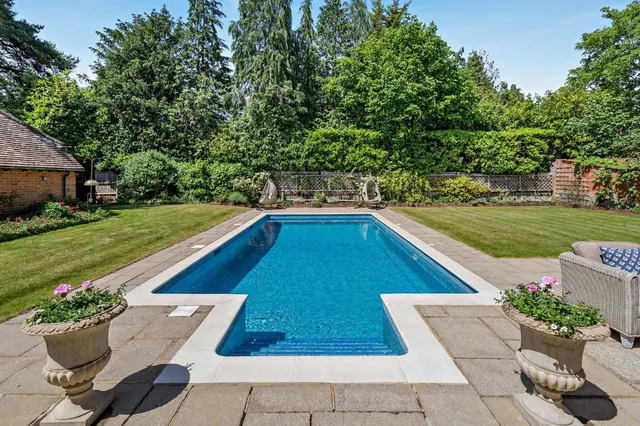 Photo 2 — Greenhill Road, Farnham, Surrey, GU9 8JN