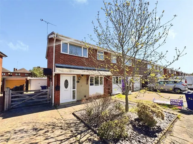 Waverley Lane, Burton-on-Trent, Staffordshire, DE14, photo 1