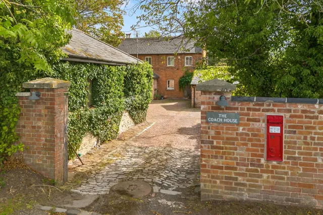 The Leigh, Gloucester, GL19, photo 1