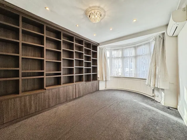Brook Avenue, Edgware, HA8, photo 2