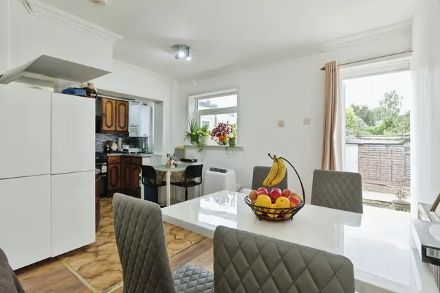 Bastion Road, London, SE2, photo 3