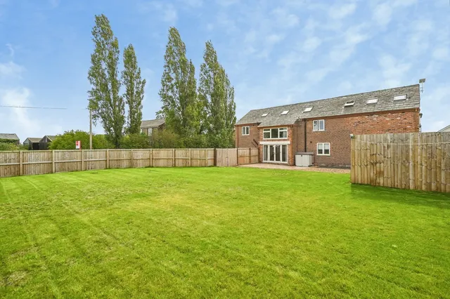 Tan House Lane, Warrington, WA5, photo 2