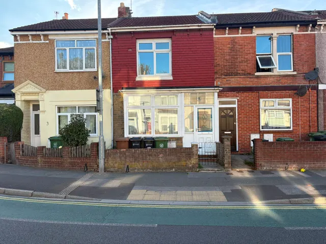 Copnor Road, Copnor, PO3, photo 1